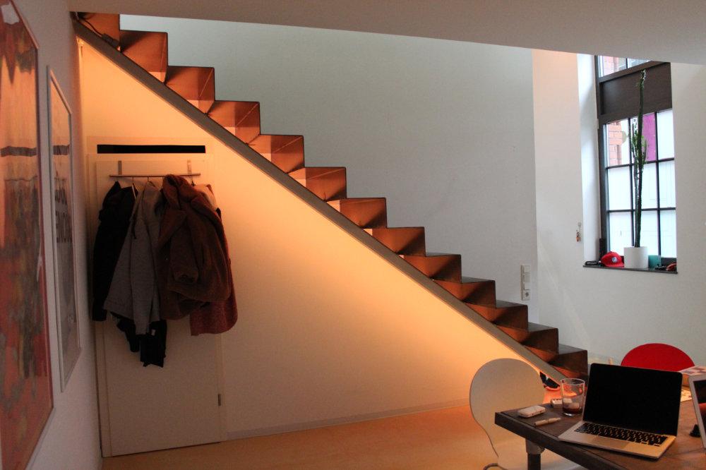 Idea for staircase lighting with Philips Hue Lightstrip