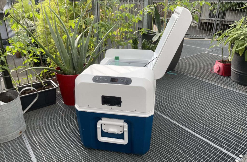 Cool box test Carrying handles
